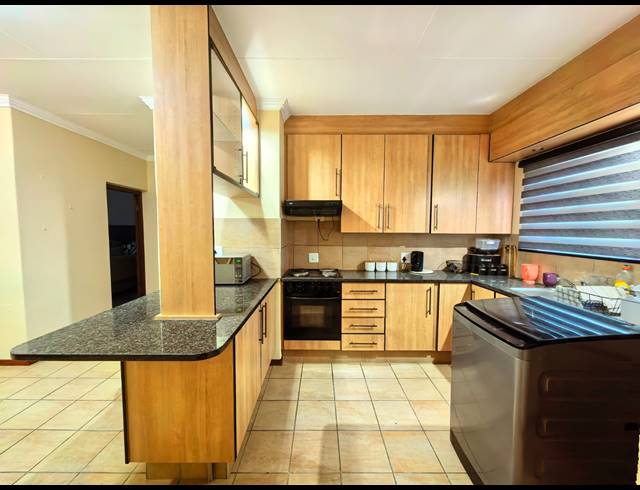 2 BEDROOM TOWNHOUSE FOR SALE IN SASOLBURG EXT 23
